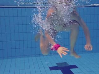 Elena proklova onderwater blondine kindje, hd volwassen film b4