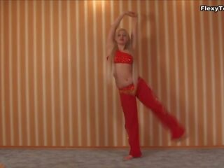 Fantastiskt flexibel ryska tonårs irina pisulkina x topplista video- vids