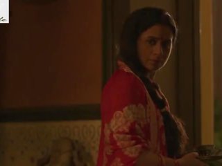 Rasika dugal utestående kjønn film scene med far i lov i mirzapur web serien