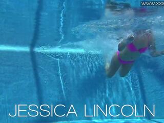 Inviting τζέσικα lincoln swims γυμνός σε ο πισίνα: ελεύθερα xxx ταινία 77