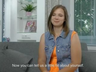 Aranyos igazi szűz- szőke szerető -től oroszország akarat erősítse neki szüzesség előtt a kamera