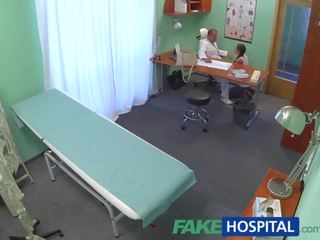 Fakehospital російська ціпонька дає доктор a сексуальний favour